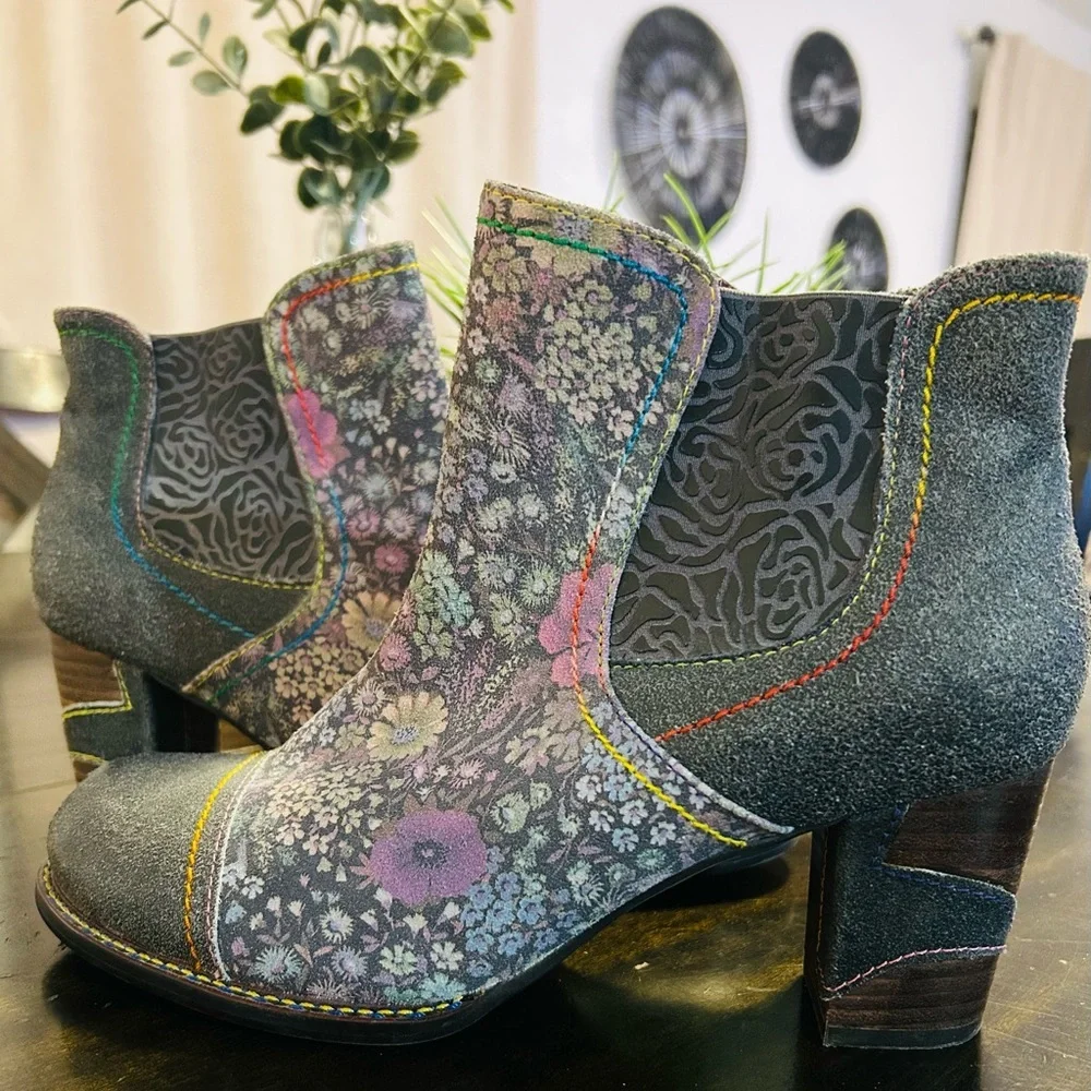 L'ATISTE Gray Suede Floral-Print Ankle Booties with Multicolor Stitching size 10
